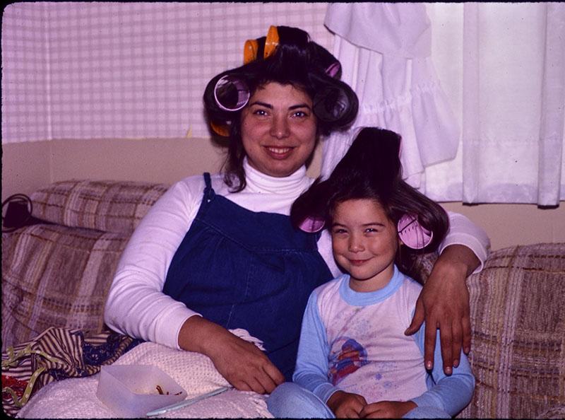 1985年，Alison Conklin(左)和她的妈妈Jude Dewhurst. (图片由Alison Conklin提供)