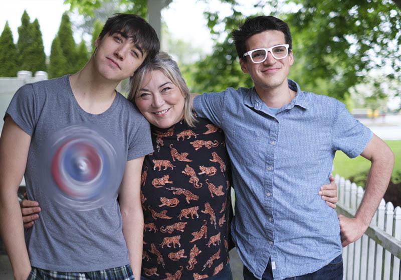 2021年，艾莉森·康克林和她的儿子乔纳斯(左)和摩西(右). (图片由Alison Conklin提供)
